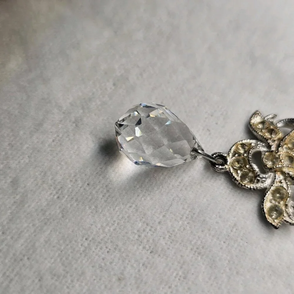 VTG Bow Pendant Necklace Teardrop Crystal Faceted Rhinestones 14‎ Inches Mod